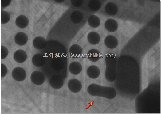 BGA因为焊垫变小，造成锡膏过多而最终形成焊接短路的结果。