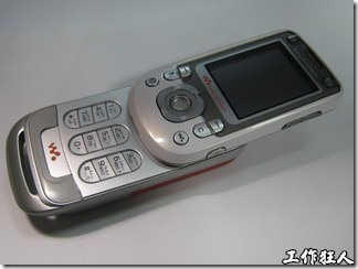 拆解 Sony Ericsson W550i 手机－巧妙的天线设计、振动马达